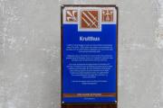 Krutthus, her er skiltet. Et av de fire krutthusene som er plassert rundt på Hovedøya