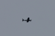 Men nå passerer det et lite fly over oss, kanskje vi klarer å se hvem det er. Jeg tror det er LN-DAX som er et  Piper PA-28-151 Cherokee Warrior