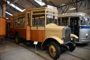 Og den bussen stod der nå også, skal vi ta en titt?