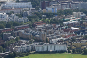 Hvis vi ser bygget med det runde taket, så tror jeg det er restene av det som var busshallen eller garasjen som Oslo Sporveier eide
