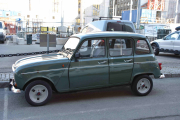 En Renault 4 men den har ikke originale hjul, men flott er den allikevel
