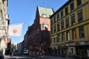 Hotel Bristol skal pusses opp, håper de ikke ødelegger fasaden. Bygget er fra 1920 og jeg selv husker at jeg fikk demonstrert JBL høyttalere der i guttedagene. Og Leppa ligger rundt hjørnet, hvem var ikke der når du ble gammel nok