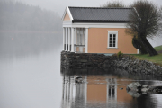 Så fin plassering av en hytte, dette ble et idyllisk bilde