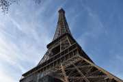 Eiffeltårnet som er 324 meter høyt