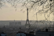 Siste dagen i Paris - Du kunne faktisk se Eiffeltårnet herfra og med dette takker vi for denne turen, nå er det flyet hjem til Norge