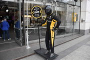 L’Atelier Renault, 53 Champs-Elysées Paris, her også lar vi bildene si sitt