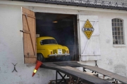 Vårtreff Brandbu 2017 - Her kommer en Renault Dauphine ut av låven