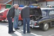 Vårtreff Brandbu 2017 - Her diskuteres motoren til en Renault Dauphine