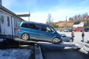 Han her skal opp, bilen er full av deler til klubben