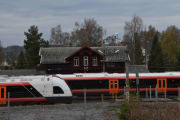 Vi er på Jaren stasjon og det er like før vi er fremme