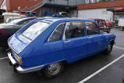 Nå skal vi ta en runde å se på bilene, dette er en Renault 16 som må være nylakkert og sikker restaurert