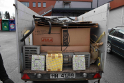 Dette er ingen Renault henger men den er full av Renault deler, vi skal komme tilbake til den