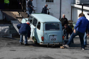 Har du sett noen gang en Renault 4 med 5 cm bakkeklaring kjøre ned fra en låve?