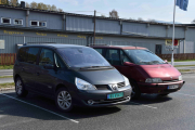 Ok, tar begge med en gang. Fra venstre - Renault Espace 2006 modell og Renault Espace 1997. Ser dere forskjellen?