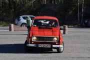 Han kjører en Renault 4 GTL fra 1983