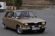 Her kommer det en til, fantastisk farge spør du meg. Det er en Renault 16 TL fra 1977