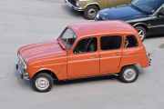 Mulig det kan være en Renault 4 L fra 1962, som jeg kan skjønne har ikke denne vært på veien siden 1968