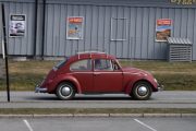 Så fyker det en boble forbi, det var neste så jeg ikke så den. Sjekk takgrinden og de originale felgene, jeg vil gjette en VW 1300 fra 1980 åra