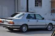 Og her står en BMW 520I fra 1986, jeg liker at det er mange veteranbiler rundt på Brandbu når vi har treff