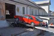 Formannen kjører Renault Fuego TX fra 1981 opp igjen til låven, det betyr at det ikke skal flere biler ned igjen