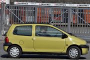Og her reiser Renault Twingo fra 2000, jeg tror Erling sitter i bilen - huff, der nevnte jeg et navn igjen :-)