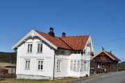 Neste hus som heter Haugastøl har adresse Fuglåsveien 52 og er veldig gammelt, rundt 1910-20 vil jeg anslå