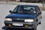 Men her kommer det en Renault til, det er en Renault L48 TXE fra 1990. Men det sa oss vel ingenting, så vi prøver en gang til