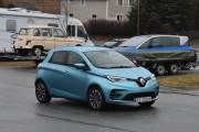 Rett bak så kommer den en Renault Zoe fra 2021, du kan vel ikke få bedre rekkevidde med en så liten bil