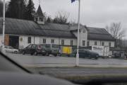 Men nå er vi framme ved Brandbulåven og den står fortsatt. Tidligere så het dette Andfossen bruk og Andfossen sag og vi må tilbake til 1919. Bak så renner elven Vigga og det var en mølle her en gang i tiden også