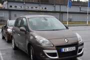 Siden det er dårlig vær og kaldt i dag så har mange tatt nybilen istedenfor veteranbilen sin. Dette er en Renault Megane Scenic fra 2010