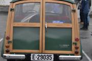Morris Minor 1000 fra 1957 er overhalt fra topp til tå, se hvor fint treverket er på bilen