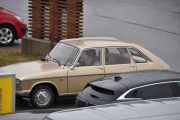 Det er en Renault 16 TL fra 1977, vi skal se litt nærmere på den senere