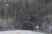 Så må vi kjøre på Hadelandsveien (riksvei 4) et stykke og kommer til Gruatunnelen som er 1390 meter lang og er fra 1992. Nettopp blitt en veteran, men må den også utvides?