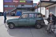 Om en Renault 4 er en 1973 eller 1975 modell, så burde prisen være den samme. Men her mangler det en bakskjerm
