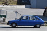 Så kommer det en Renault 16 til, holder du tellingen, så vet du hvor mange dem er nå
