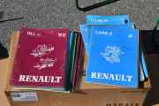 Den til venstre, Renault Diesel Engine Fuel Injection INJ. D Cherokee Component Service Manual. Og den til høyre, Renault reparasjon manuell CARB. S-W-Z forgasser