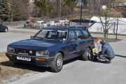 Den er fransk og har alltid mye spennende å selge. Det er en Peugeot 505 GTI fra 1987. Den ble produsert i Frankrike mellom 1979 og 1992