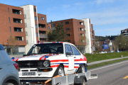Her møter vi også på en Ford Escort 1.3 fra 1978, jeg er ganske sikker på at den kjører i løp