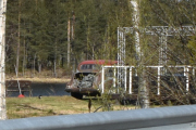 Den bilen som står der uten bakluke er fra 1950 åra, kanskje fra kafé tiden