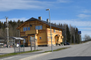 Så passerer vi Grua stasjon som ble åpnet som stoppested i 1901, vi skal ha befolkningsvekst over alt, så denne stasjonen blir nok ikke lagt ned