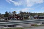 Jaren stasjon er endestasjonen for lokaltogene og er fra 1900. Det skal finnes rester fra forgreningen til Røykenvik stasjon i området har jeg lest