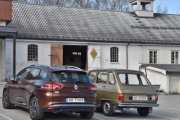 Det er første gangen dem står her på Brandbu sammen, veteranbilen er en 1975 modell og fyller 50 år. Ble en fin anledning