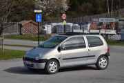 Denne modellen kom aldri som ny inn til Norge, dette er en Renault Twingo Cinetic fra 2001. Det er redaktøren vår som sørger for at disse kommer til Norge