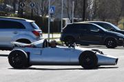 Den er hjemmelaget, er egentlig en motorsykkel på 109 hestekrefter og har en toppfart på 220 km/t. Denne må vi undersøke litt mer