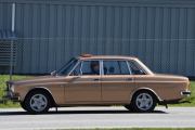 Så kommer fotografen på Brandbu i sin Volvo 144 Grand Luxe Automatic fra 1972