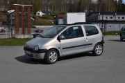 Men nå er redaktøren i ferd med å snu sin Renault Twingo Cinetic, så resten må komme senere