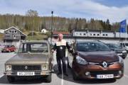 Jeg kan ikke skrive at her står en stolt eier av to Renault, den til høyre er jo kona mi sin. Men det som er sikkert er at dem begynner og nærme seg samme bruktpris verdi